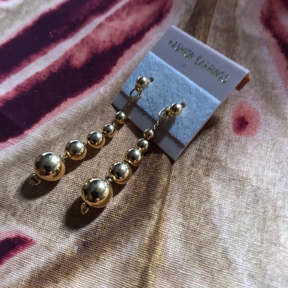 5/$20 ☀️Gorgeous Vintage Long Earrings - Picture 11 of 15